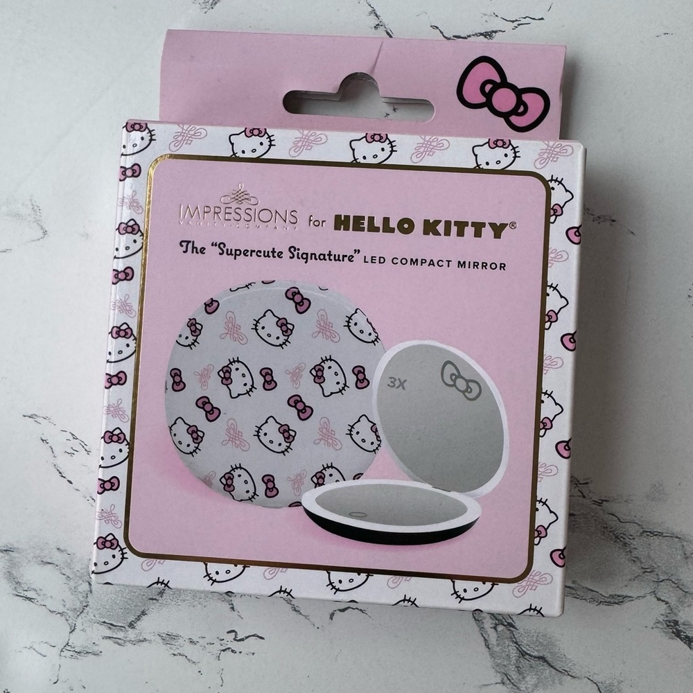 Hello Kitty "Supercute Signature" Print LED Compact Mirror